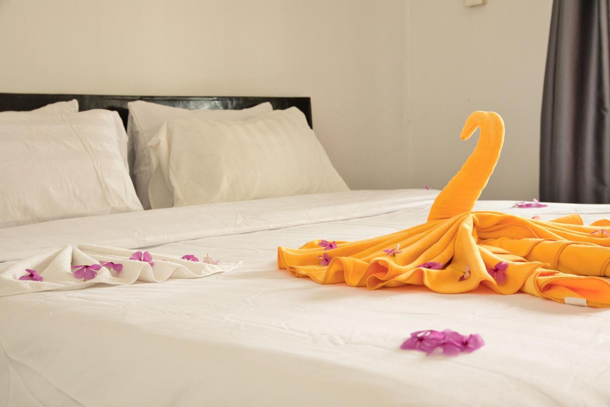 Koh Rong Beach Hostel And Bungalows Kaoh Touch ภายนอก รูปภาพ