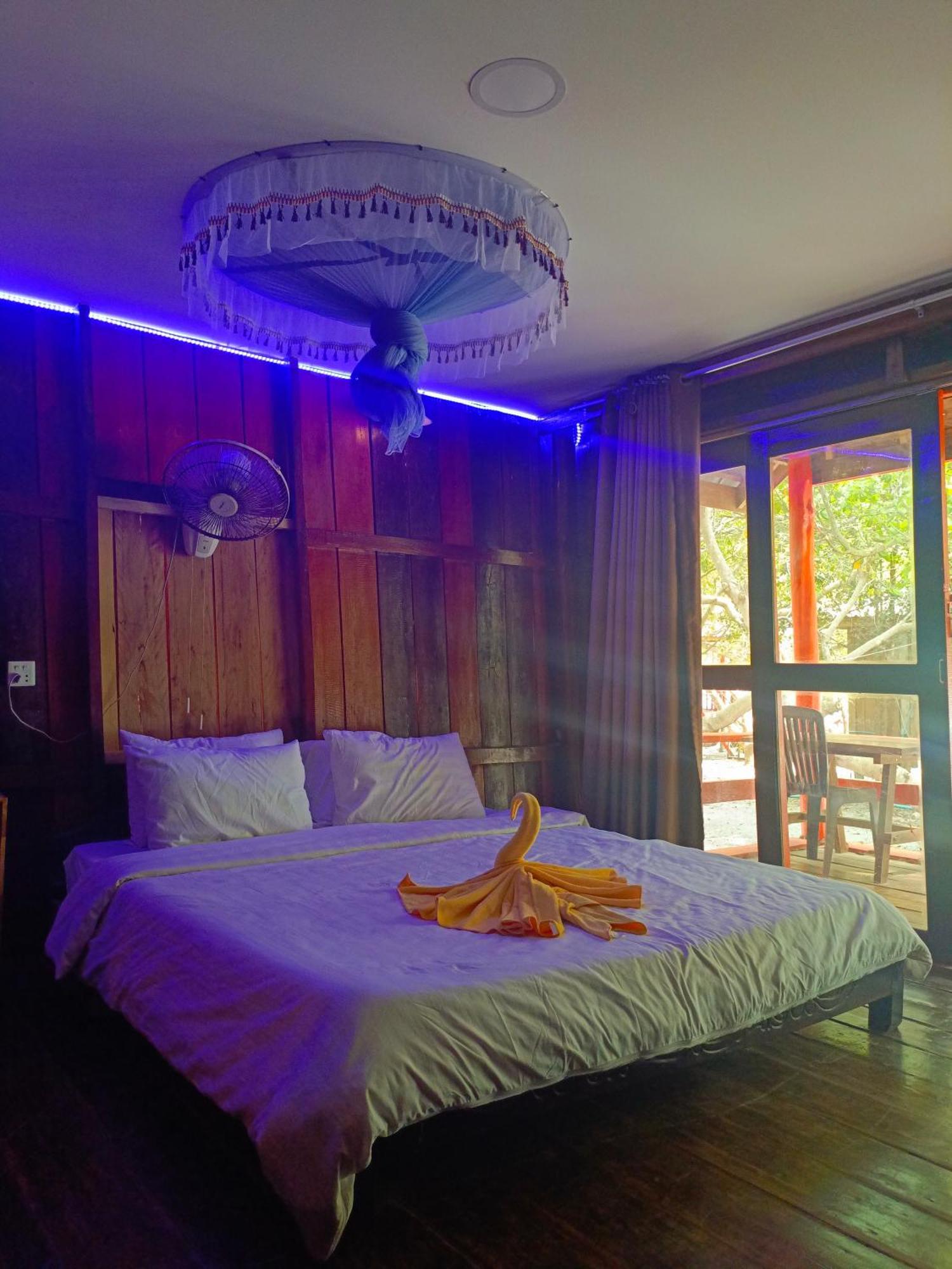 Koh Rong Beach Hostel And Bungalows Kaoh Touch ภายนอก รูปภาพ