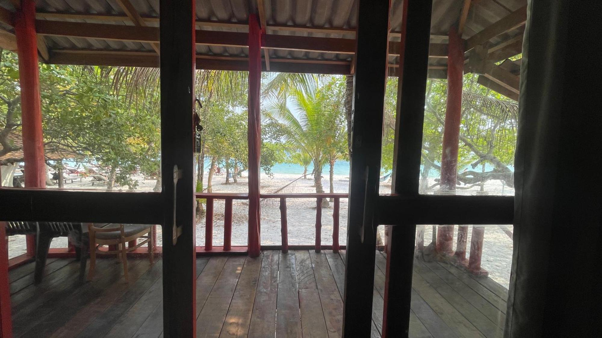 Koh Rong Beach Hostel And Bungalows Kaoh Touch ภายนอก รูปภาพ